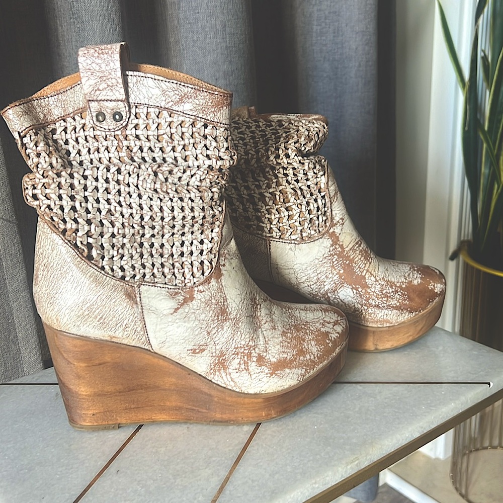 Bed-Stu platform slouch boots . Size 8.5